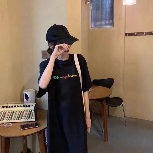 百家樂：爛大街的土裙子別穿了！這6件洋氣巨顯瘦，廻頭率100%